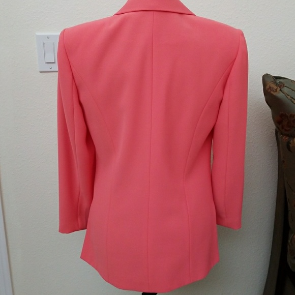 Gorgeous jacket - Picture 3 of 8